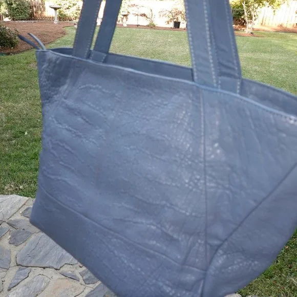 Anthropologie *New Never used Without tags* blue large pebble grain tote - Picture 5 of 8